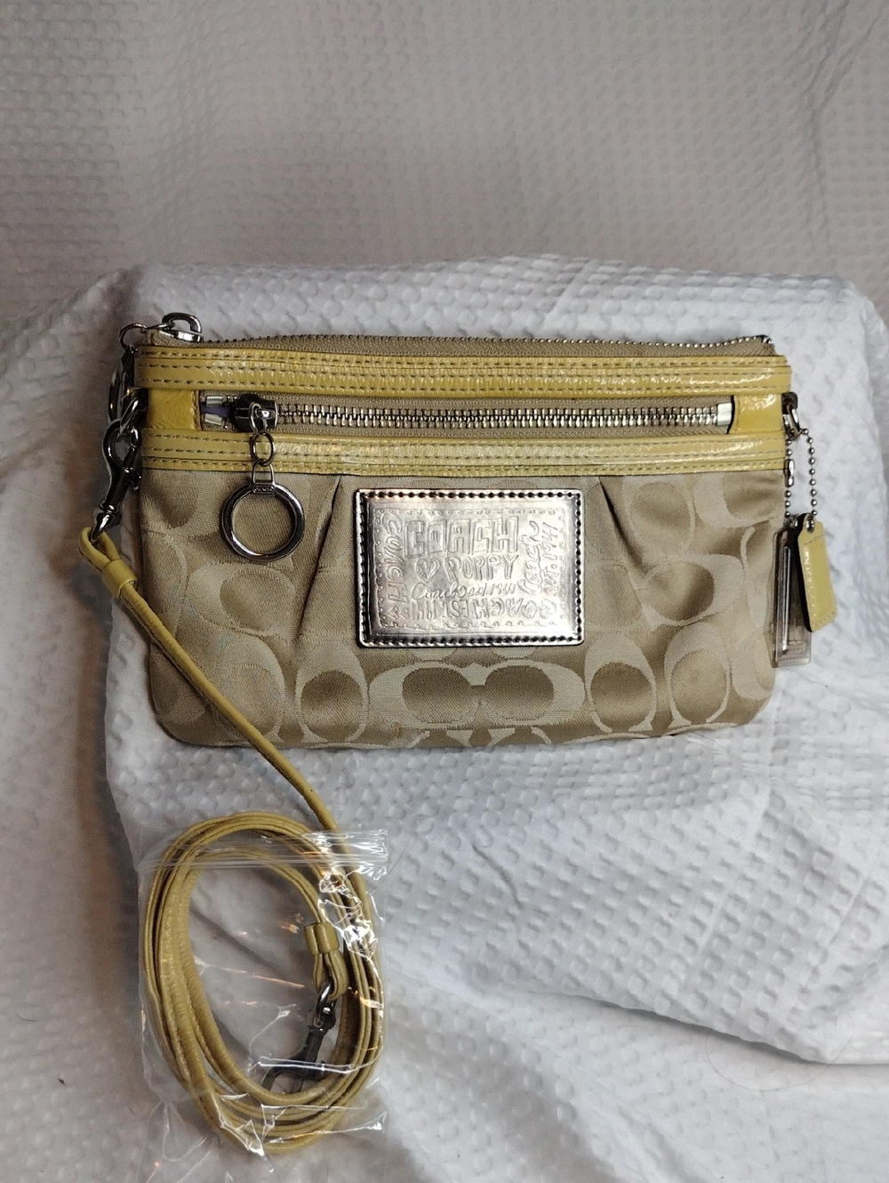 Coach Signature Logo Poppy Beige Yellow Crossbody Clutch With 2 Tags